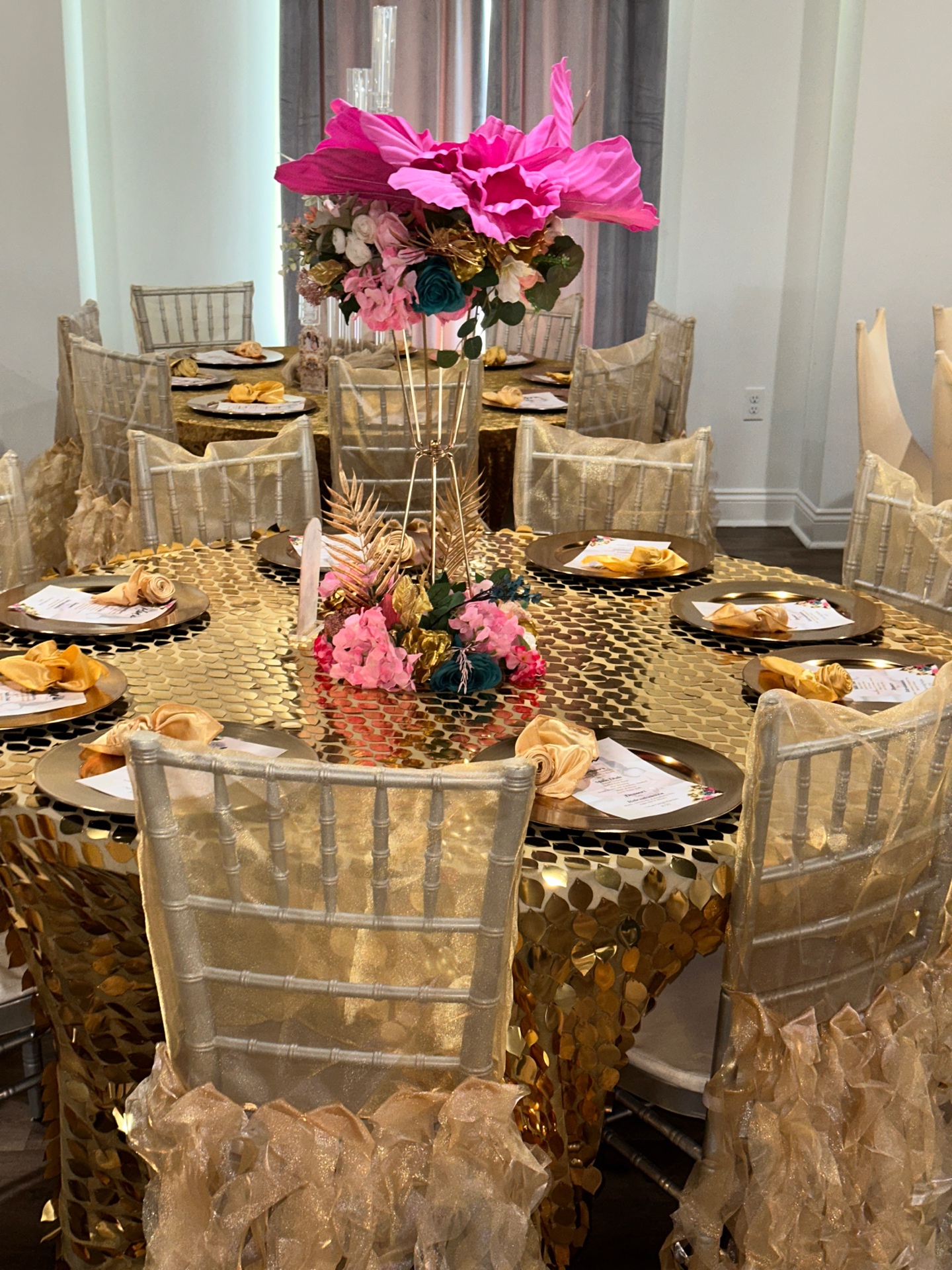 Gold sequin table with floral centerpiece