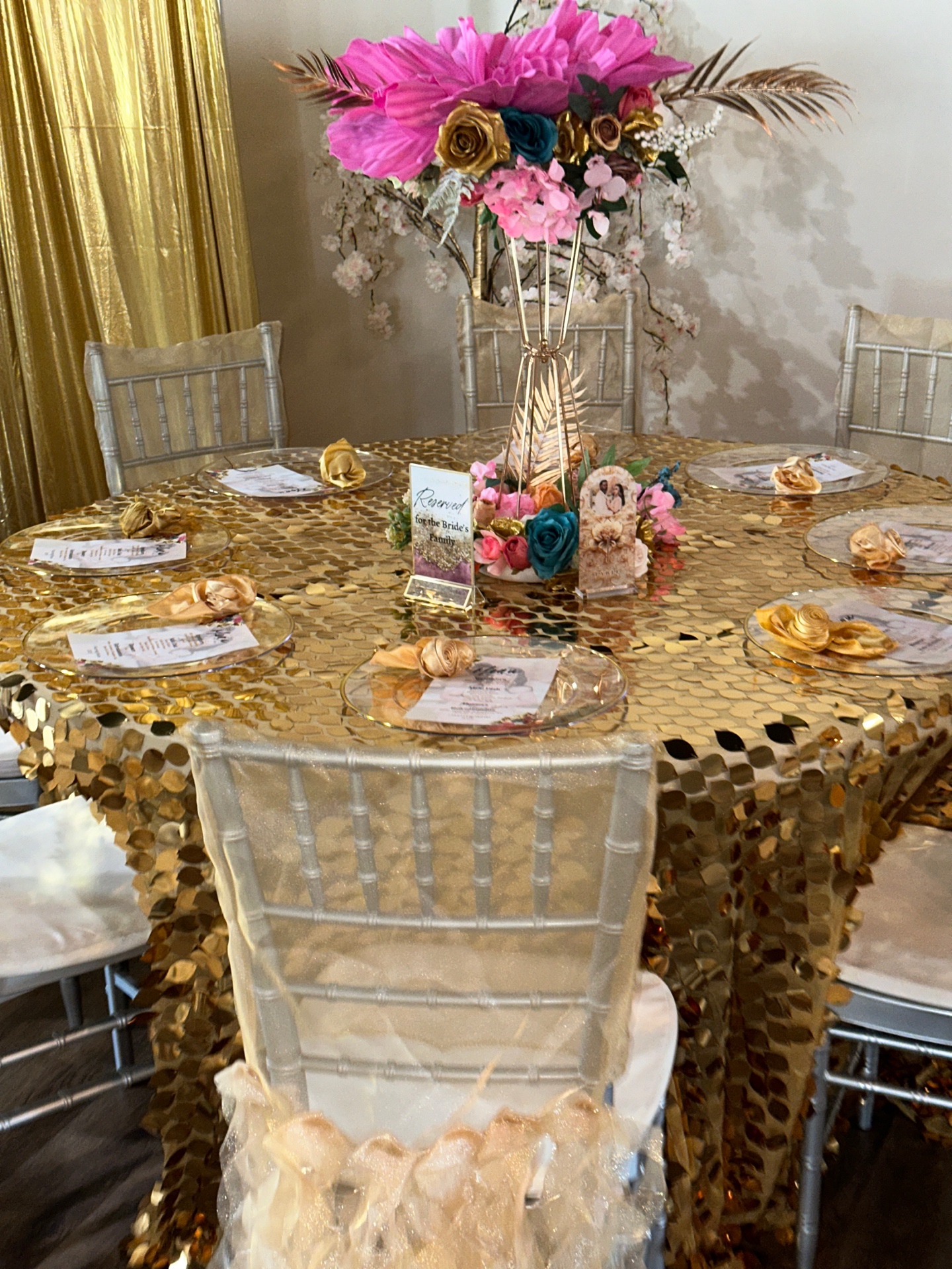 Gold sequin table centerpiece