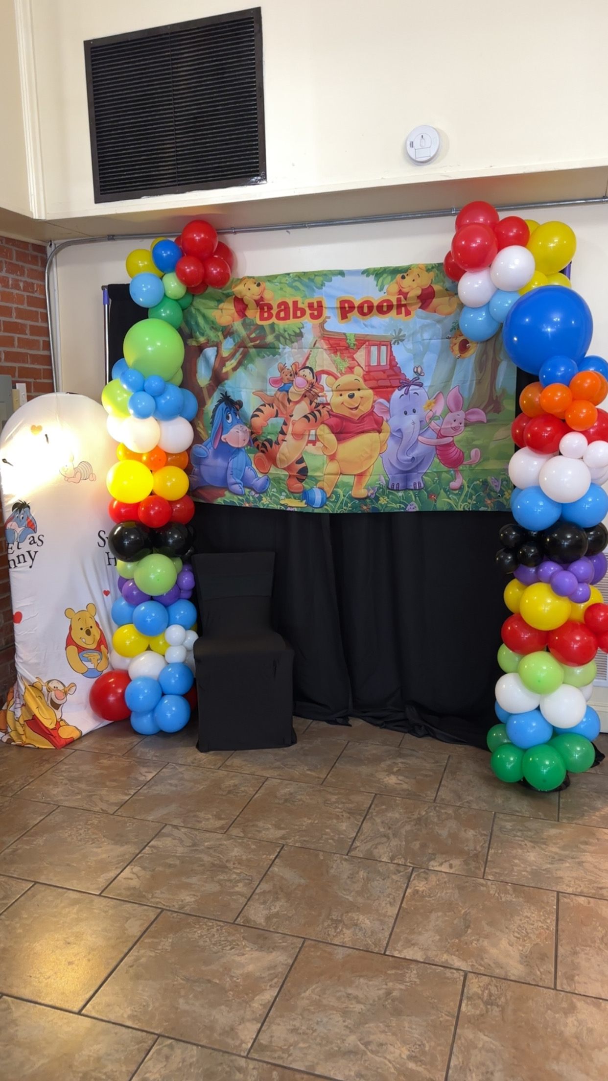 Baby Pooh balloon columns