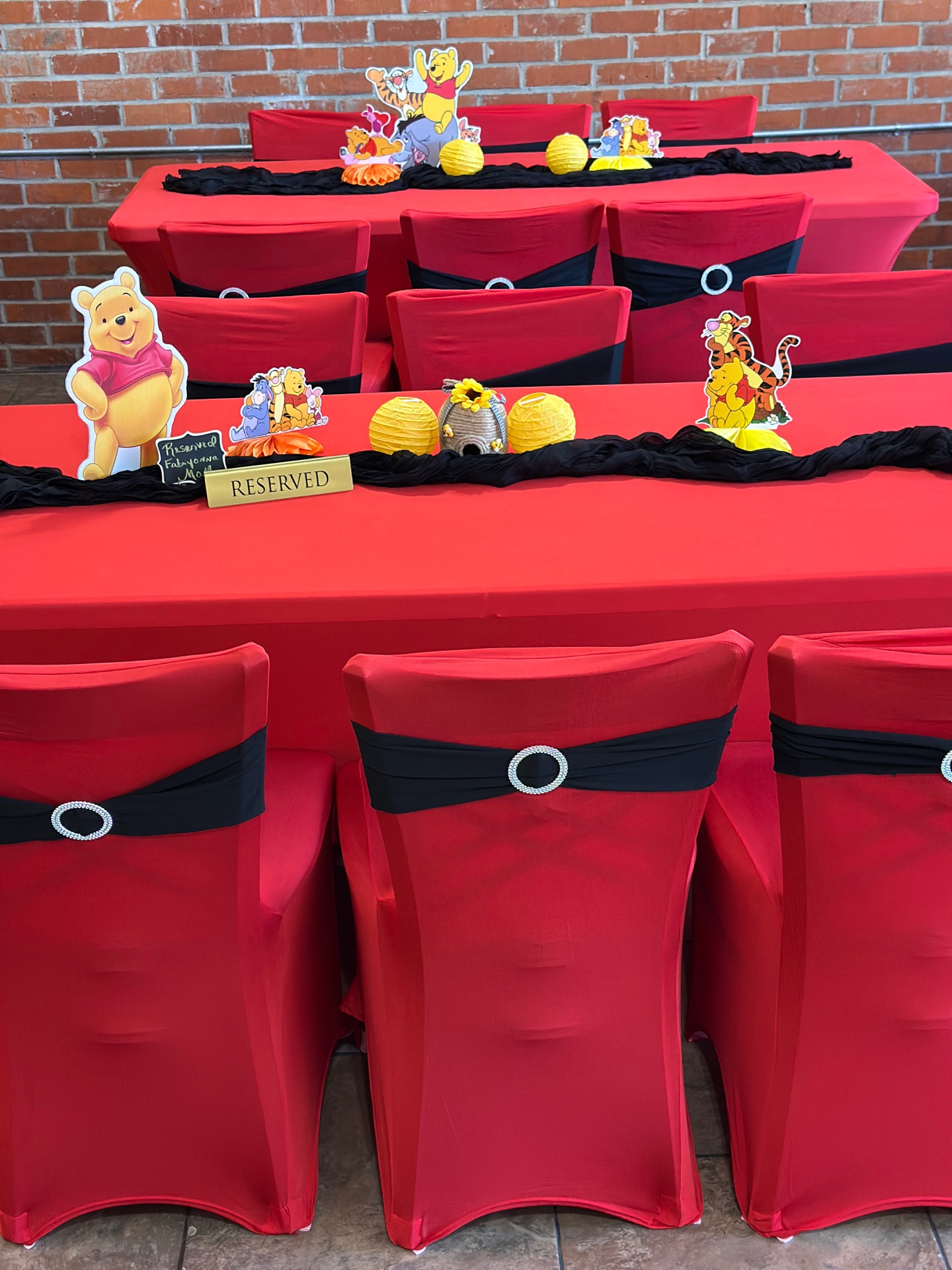 Baby Pooh party table setup