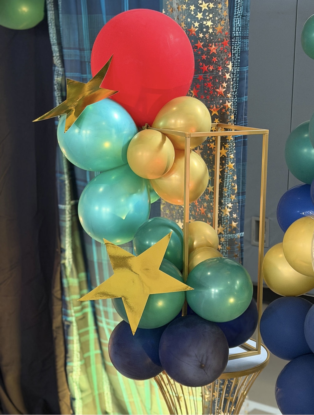 Teal, red & gold star balloon centerpiece