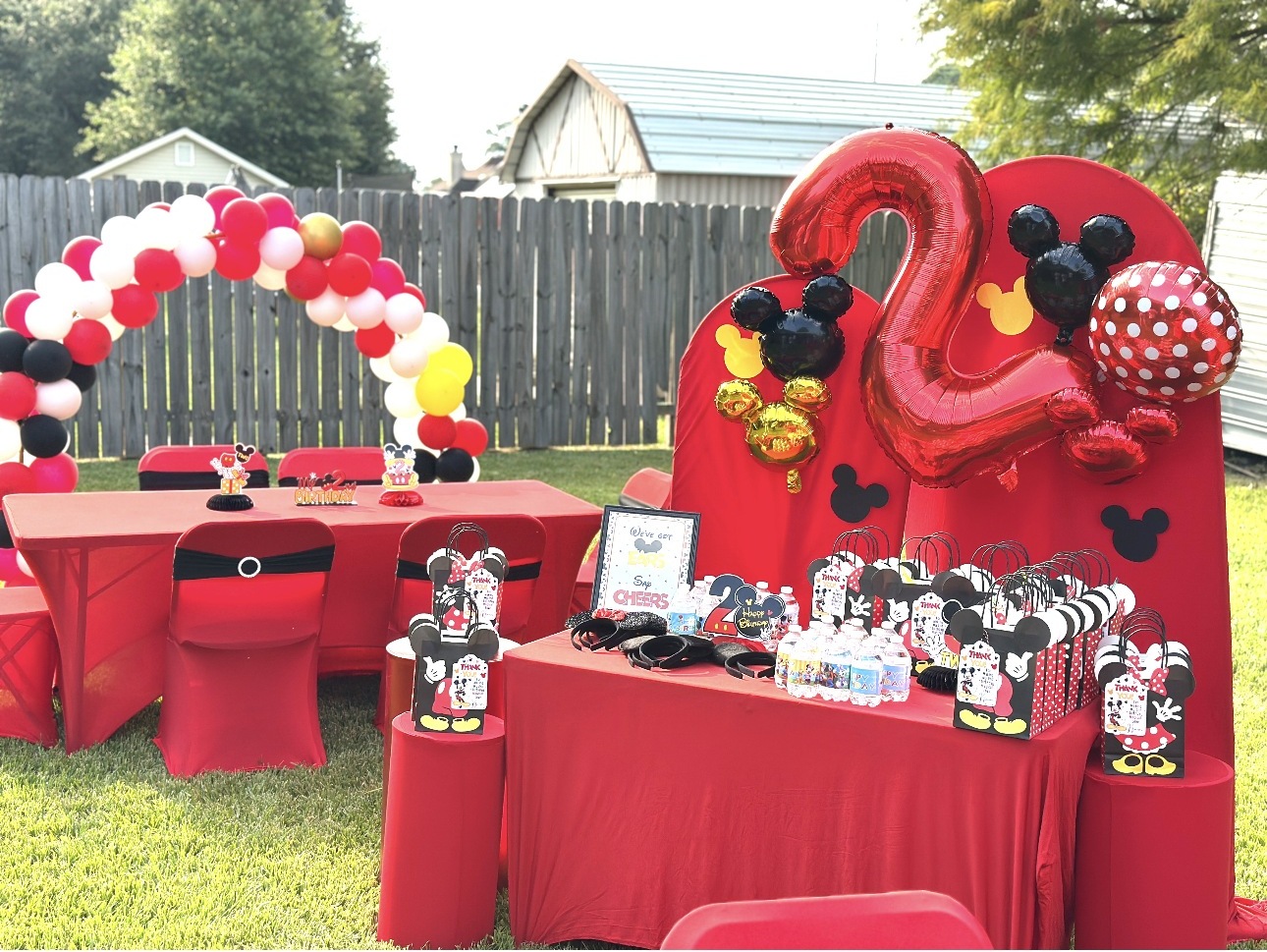 Mickey Mouse birthday balloon setup