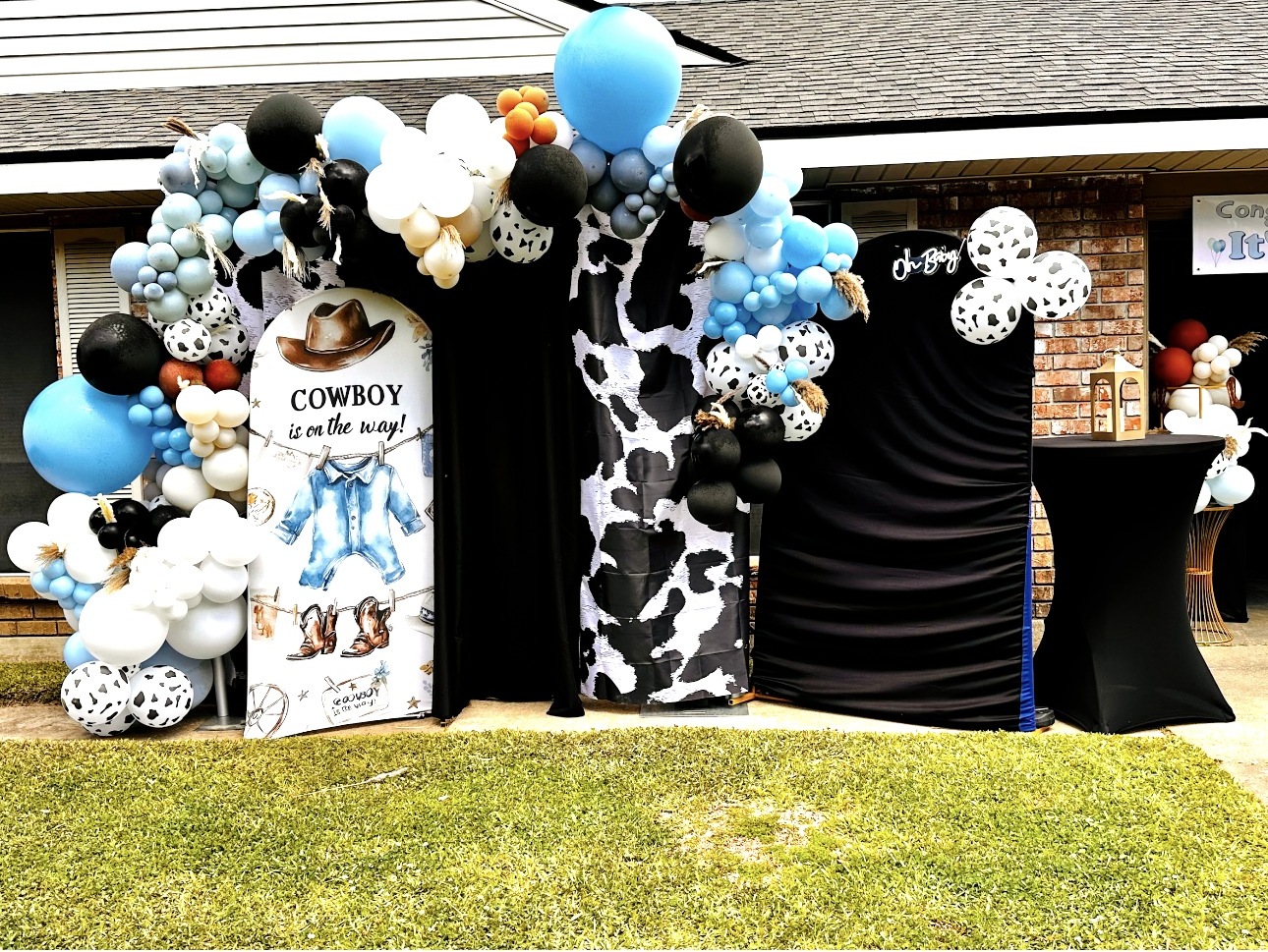 Cowboy baby shower balloon setup